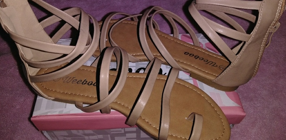 Weeboo size 8  New Tan flat heel sandals